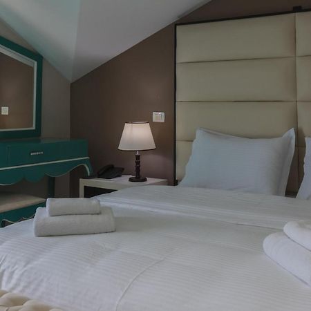 "L'Art De Vivre" Resort Корча Экстерьер фото