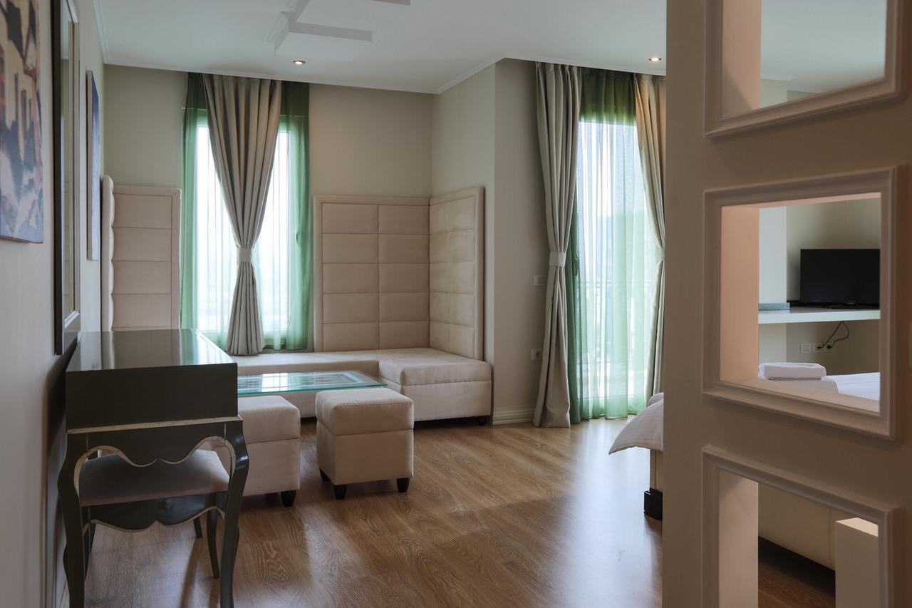 "L'Art De Vivre" Resort Корча Экстерьер фото