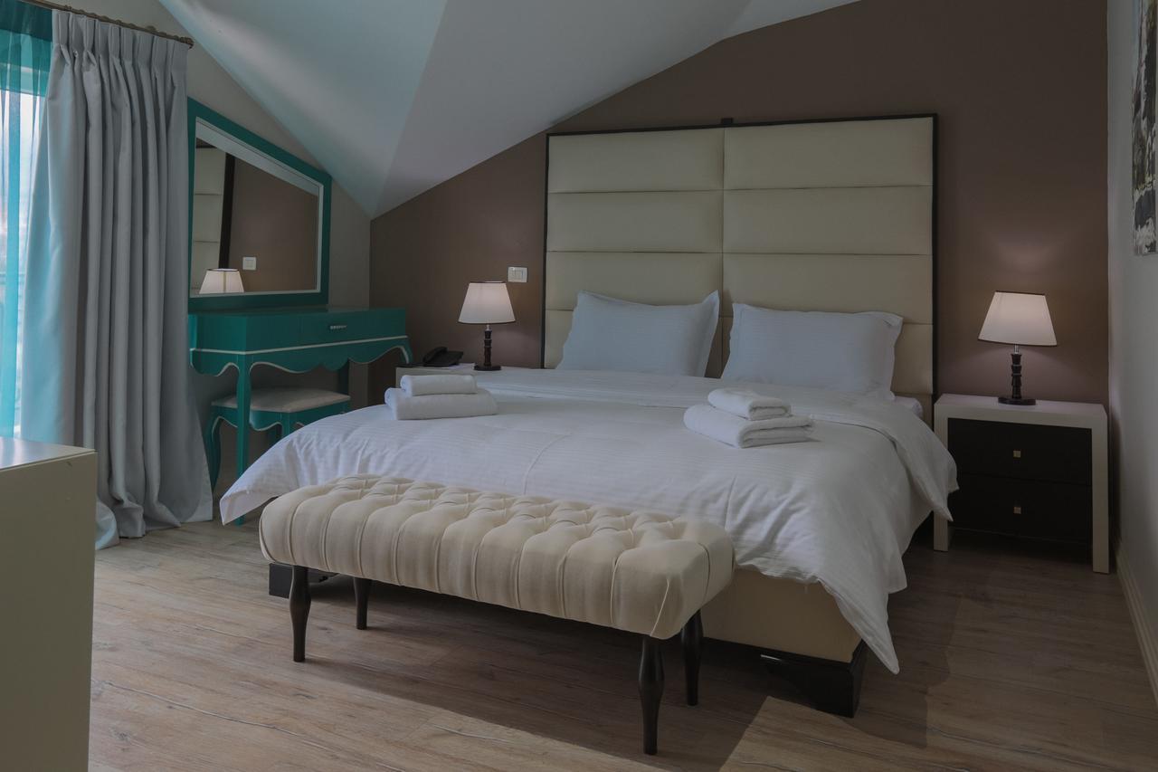 "L'Art De Vivre" Resort Корча Экстерьер фото