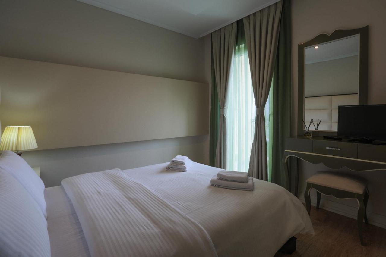"L'Art De Vivre" Resort Корча Экстерьер фото